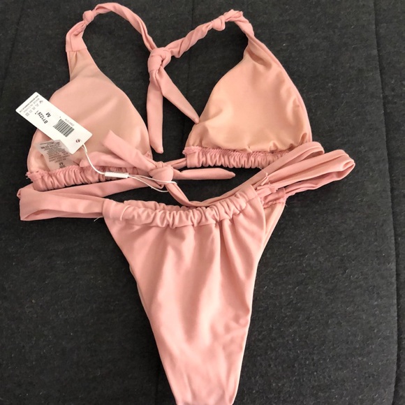 Bikini - Picture 2 of 6